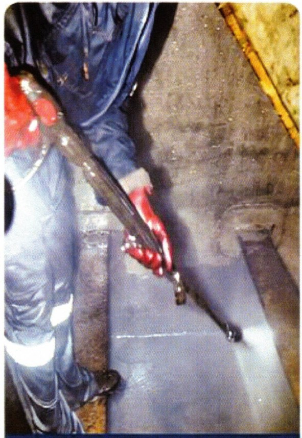 High-pressure cleaning of the tank interior